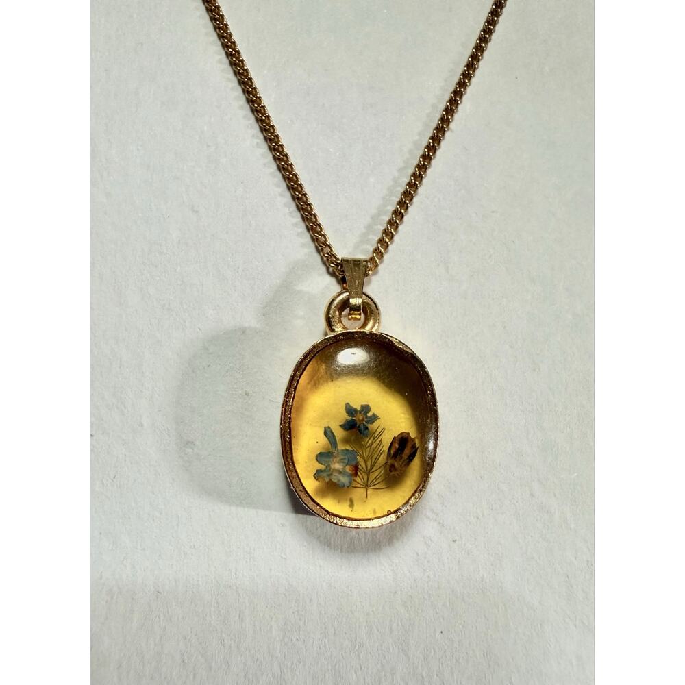🧚‍♀️ Pressed Blue Larkspur Flower Resin Pendant Necklace Gold Tone 18” NWOT